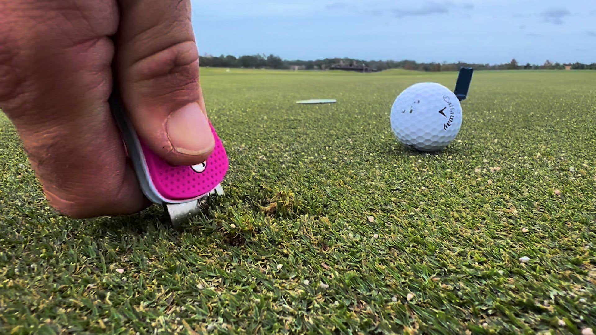 Repairing your ball marks the right way | Super Secrets